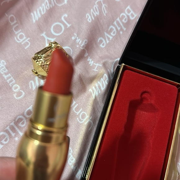 Use once , red orange shade - Picture 2 of 5